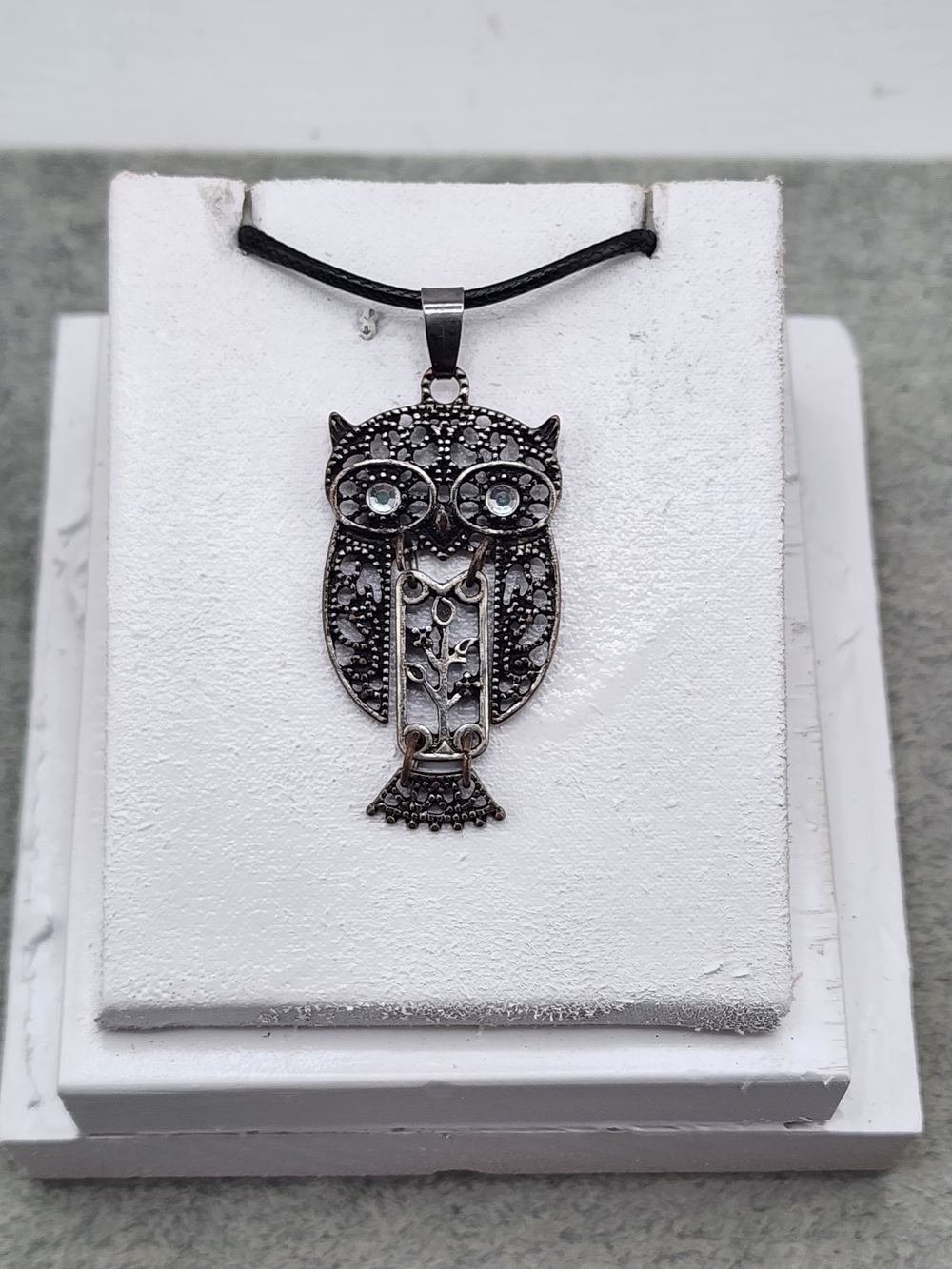 Vintage-Inspired Silver Tone Owl Pendant Necklace -